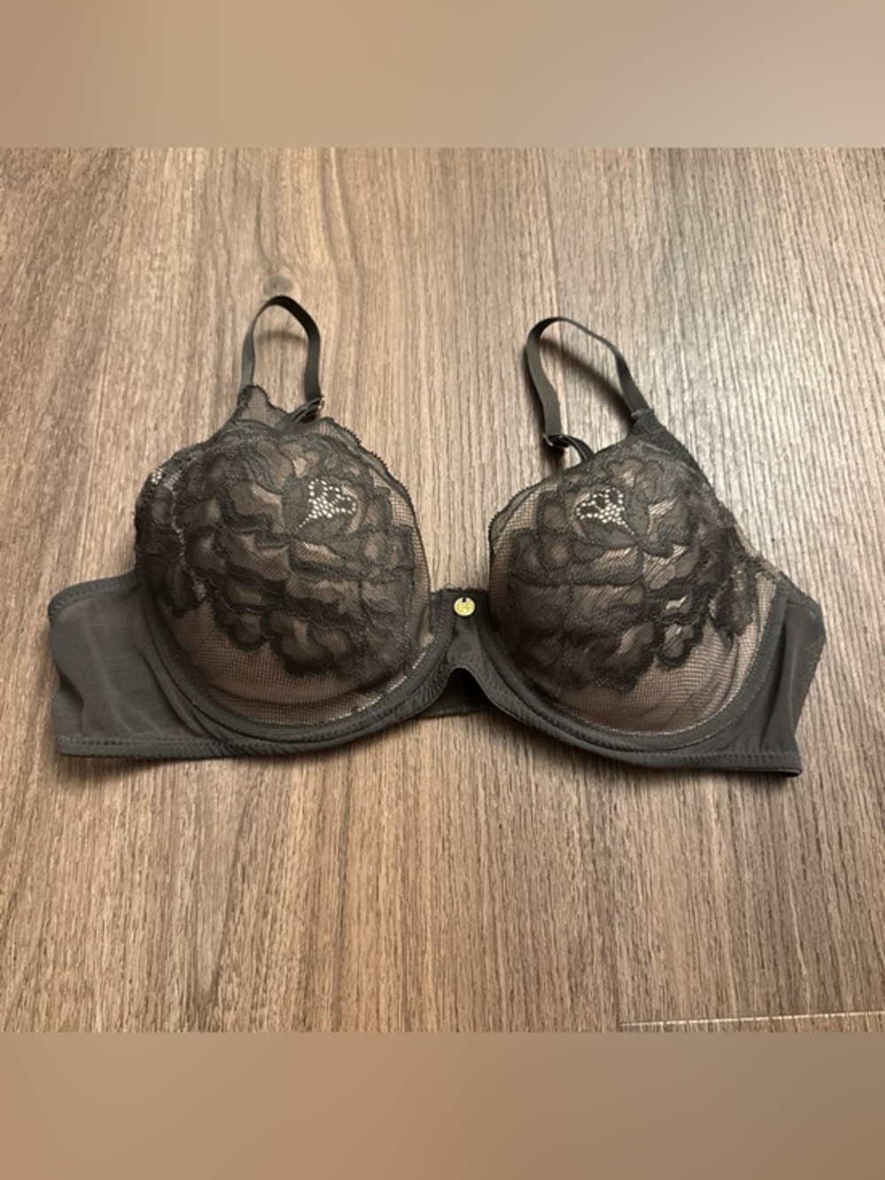 Natori Flora contour underwire dark gray and beige lace bra.Size 34C. $72 MSRP.